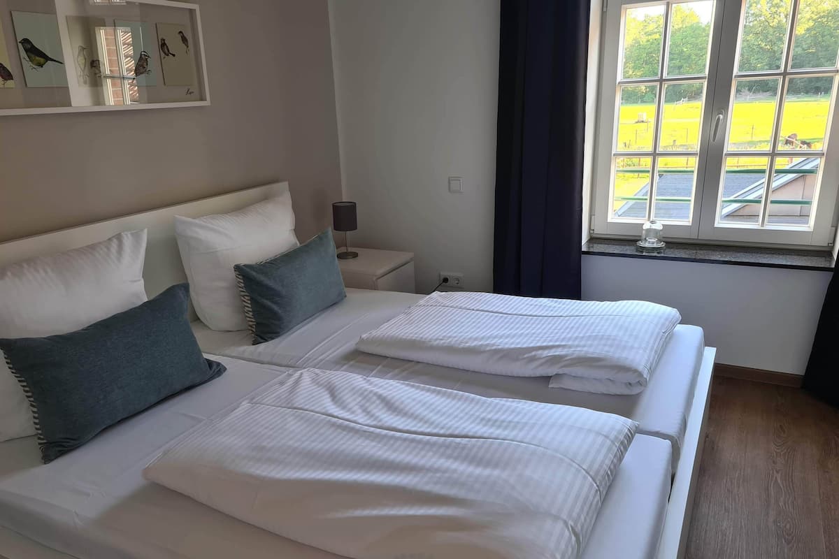 Apartment (Schwalbennest) | 2 bedrooms, individually decorated, individually furnished, travel cot