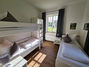 Appartement (Upkammer) | Décor unique, ameublement unique, lit de bébé portatif