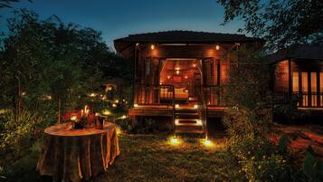 Luxury Studio | Egyptian cotton sheets, premium bedding, down duvets, memory-foam beds