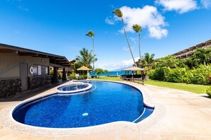 A heated pool - Kahana Sunset E10:  “Sale” into Whale Season with Reduced Rates! PROMO CODE: SALE25 (Kahana)