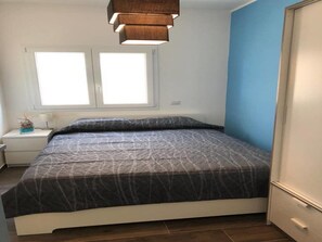 2 chambres, fer et planche à repasser, Internet gratuit, draps fournis