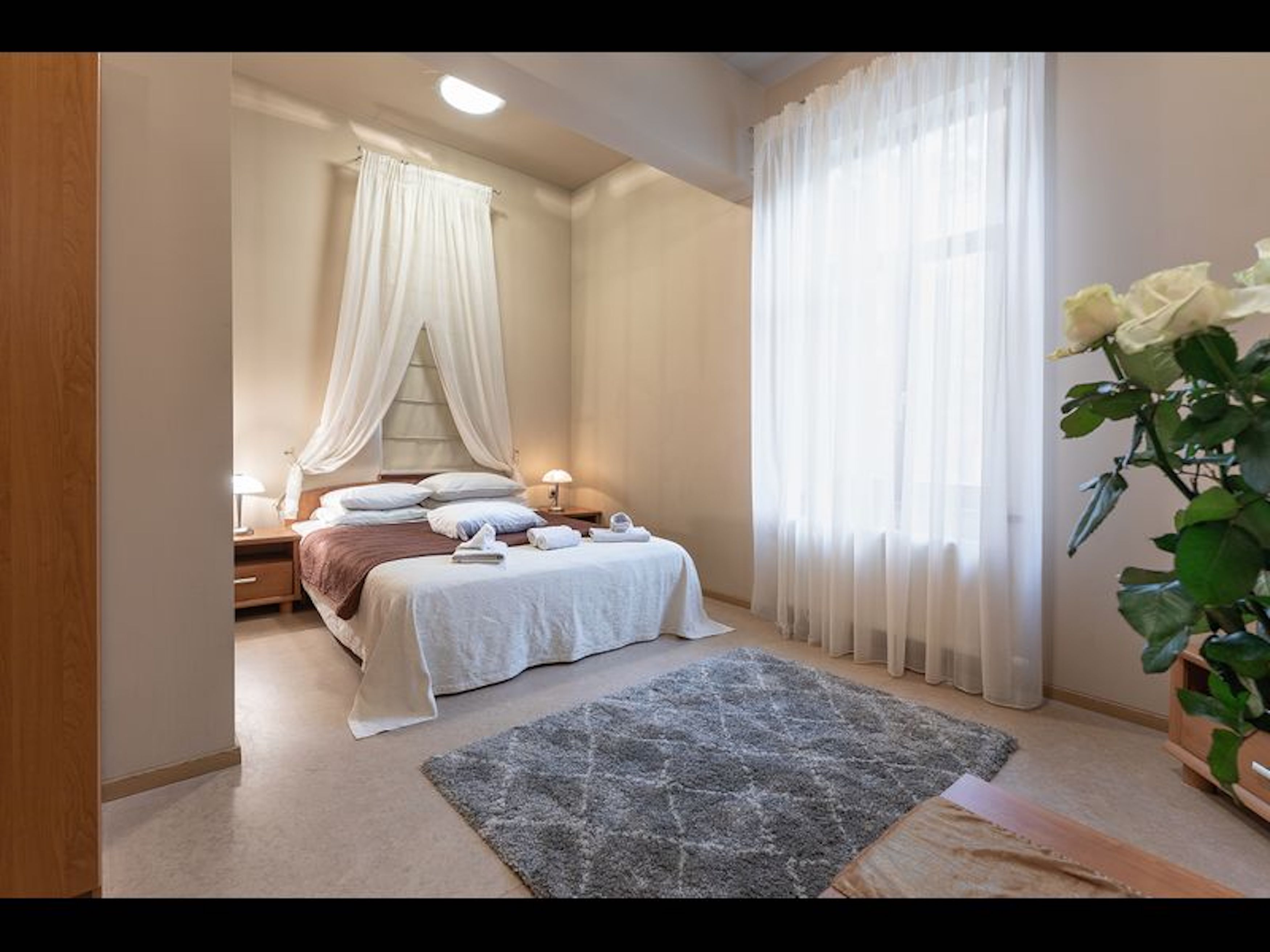 1 bedroom, free Internet, bed sheets