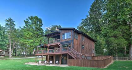 Waterfront Beaver Lake Hideaway w/ Kayaks & More!