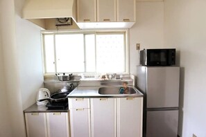 Fridge, microwave, stovetop, cookware/dishes/utensils - 201 4 minutes walk from Kinugawa Onsen Station - Corpus 201 / Nikko Tochigi (Nikko)