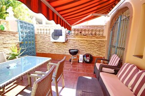 Outdoor dining - Cozy townhouse with ocean views  (Costa Adeje)