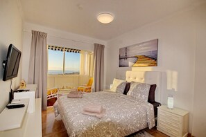 2 bedrooms, iron/ironing board, WiFi (free), bed sheets - Cozy townhouse with ocean views  (Costa Adeje)