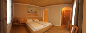 Comfort Double Room | Hypo-allergenic bedding, free WiFi