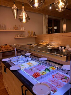 Free daily buffet breakfast