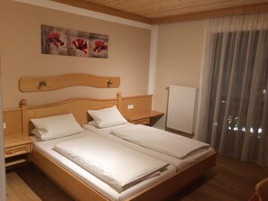 Hypo-allergenic bedding, free WiFi - Hotel Alpenrose Mühlbach am Hochkönig (Muehlbach Am Hochkoenig)