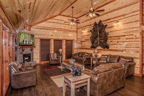 Smart TV, fireplace, video games, DVD player - Mountain Majesty: Views, Indoor-Pool, Home Theater, Game Room, near Attractions! (Sevierville)