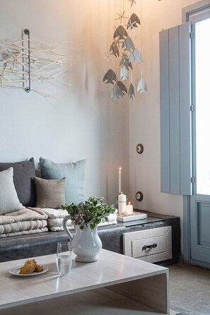TV, music library, stereo