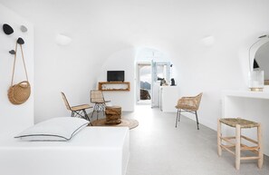 1 bedroom, in-room safe, iron/ironing board, free WiFi