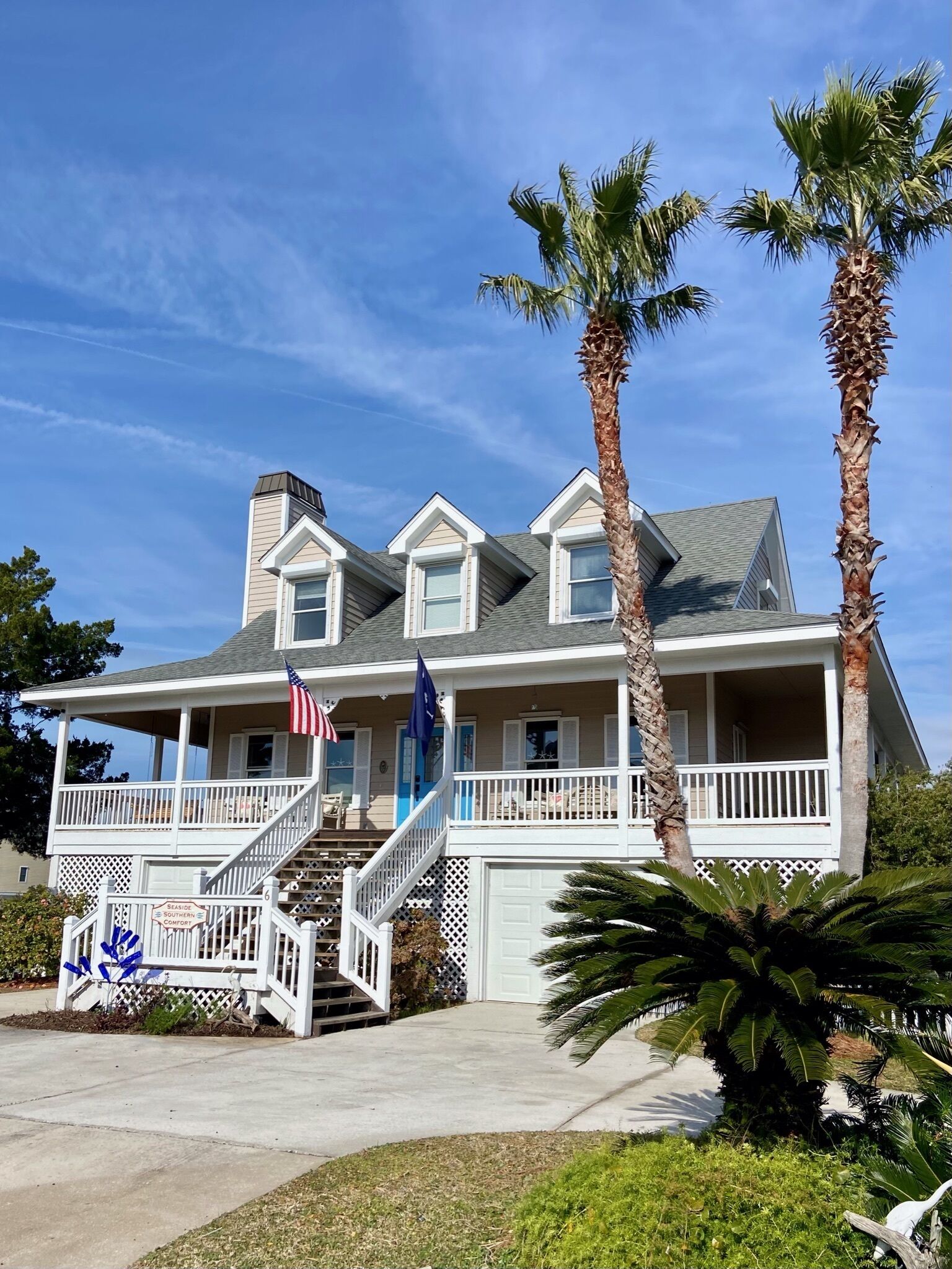 Walk to the beach and pool - Golf cart included