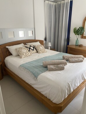 2 dormitoris, planxa i posts de planxar, wifi i roba de llit 