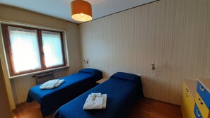 3 chambres, fer et planche à repasser, Wi-Fi gratuit, draps fournis