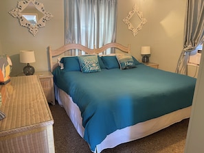 2 bedrooms, travel cot, WiFi, bed sheets