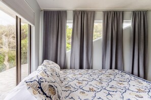 3 bedrooms, in-room safe, desk, iron/ironing board - Happy Hours I New Smyrna Poolside at the Beach 2bd/2ba +loft (New Smyrna Beach)