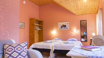 Comfort Double or Twin Room | Blackout drapes, iron/ironing board, bed sheets