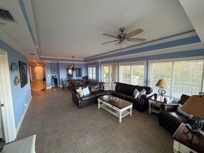 Smart TV, DVD player, books, stereo