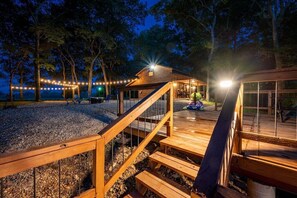 Terrace/patio - Cozy Cabin on Mt Fork River *riverfront* (Broken Bow)
