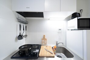 雪櫃、微波爐、爐具、廚房用具/餐具/器皿