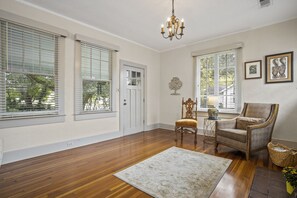 Interior - HEART OF BILOXI- Tudor Cottage- Walk to the beach and Beau Rivage (Biloxi)