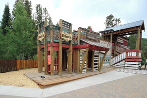 A rustic wooden building with a sign for Snake River Bank and a Shady Mocot Saloon.