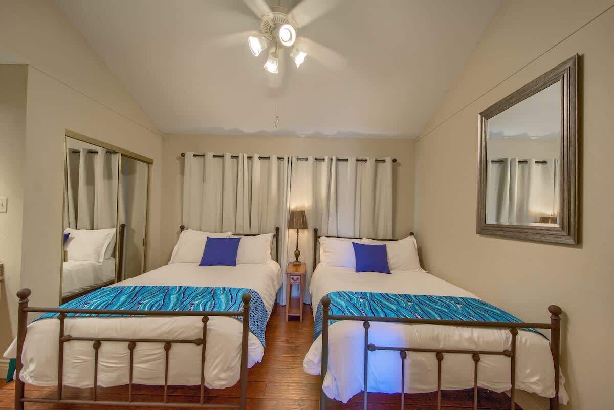 2 slaapkamers, een strijkplank/strijkijzer, gratis wifi, beddengoed