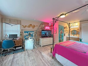 3 bedrooms, desk, iron/ironing board, WiFi