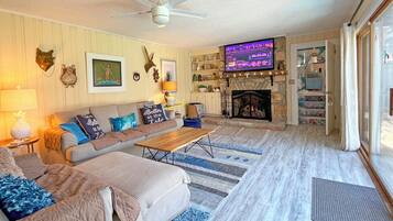 Smart TV, fireplace