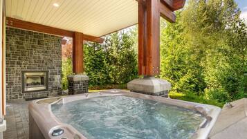 Bain à remous extérieur