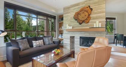 4BR Luxury Chalet 2,655 Sq Ft w/Private HT &Garage