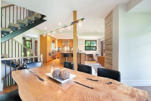 4BR Luxury Chalet 2,655 Sq Ft w/Private HT &Garage