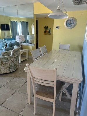 Dining - Beautiful gulf views . Hear the ocean. All from your private balcony. (Gulf Shores)