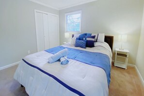 4 bedrooms, desk, iron/ironing board, WiFi