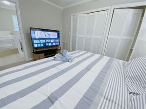 4 bedrooms, desk, iron/ironing board, WiFi - Greenleaf (HSV) · 「Greenleaf」Stylish & Bright 4 bd / 3 ba Vacation (Huntsville)