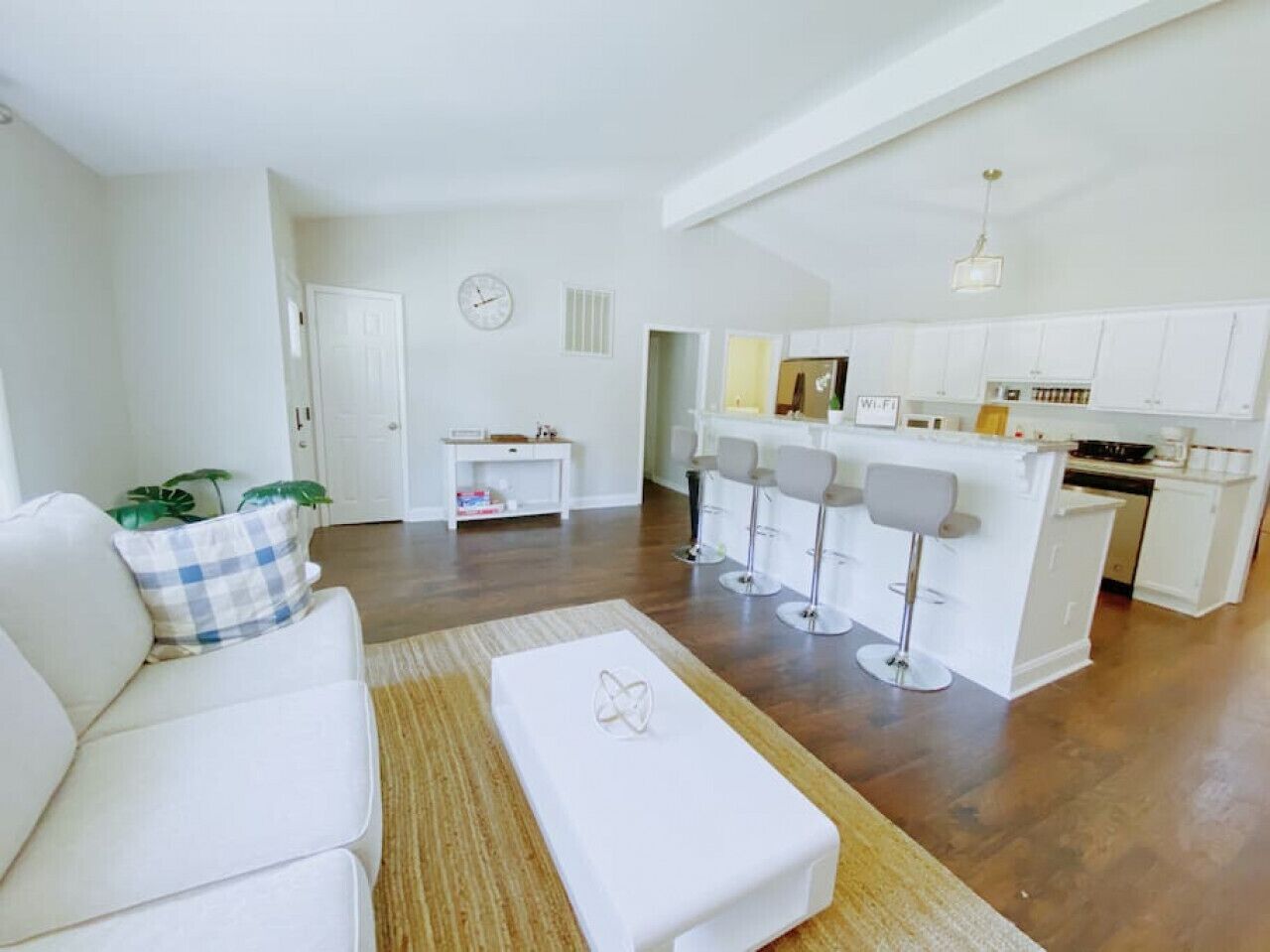 Greenleaf (HSV) · 「Greenleaf」Stylish & Bright 4 bd / 3 ba Vacation