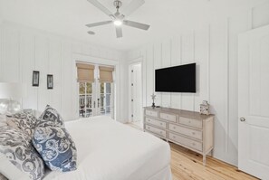 4 bedrooms, iron/ironing board, free WiFi, bed sheets - Lake District! Outdoor Porch! Low-Speed Vehicle! Access to the Beach Club! (Santa Rosa Beach)