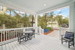 Outdoor dining - Lake District! Outdoor Porch! Low-Speed Vehicle! Access to the Beach Club! (Santa Rosa Beach)
