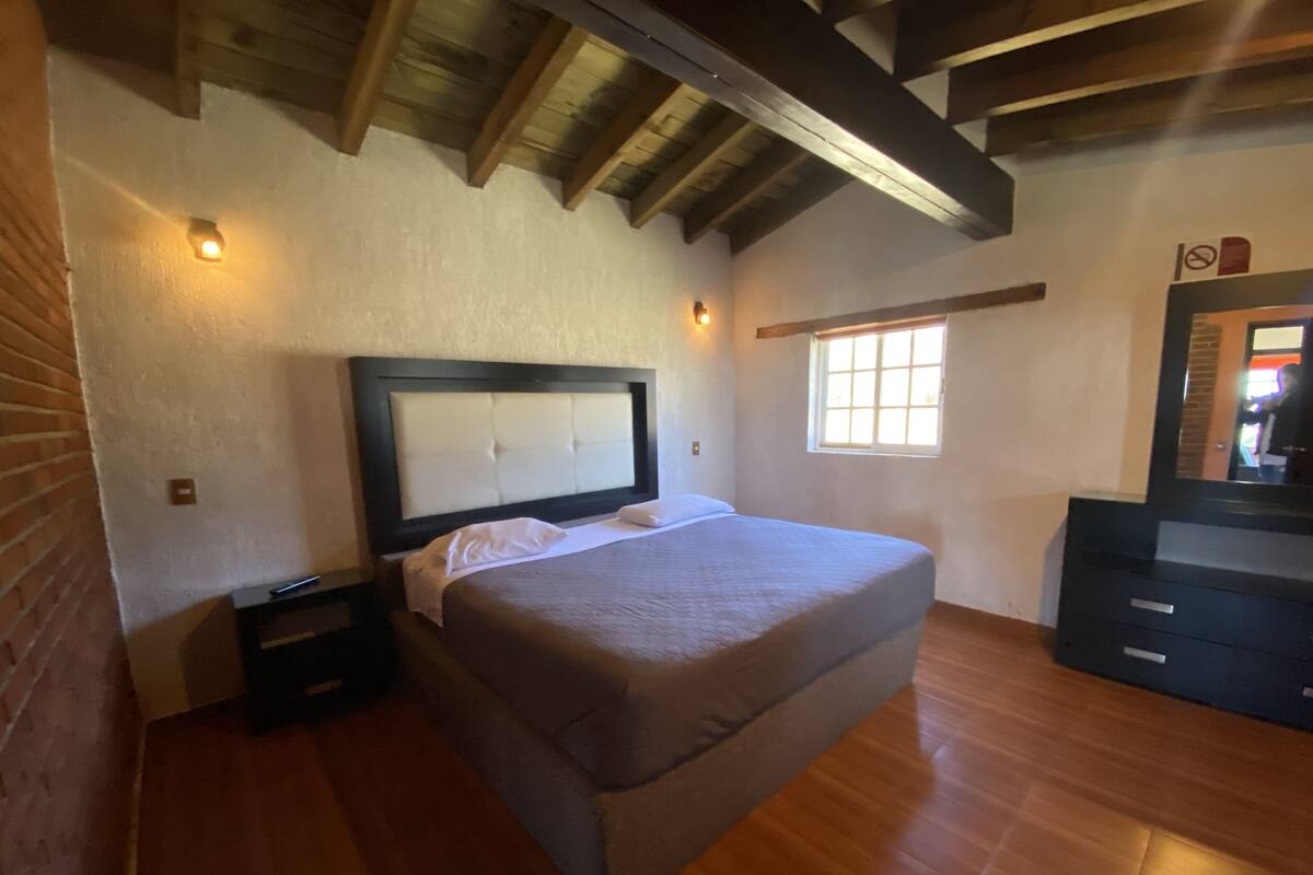 Cabin phong cách cổ điển | Truy cập Internet không dây miễn phí, bộ trải giường 