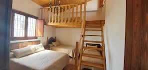 3 bedrooms, iron/ironing board, WiFi, bed sheets
