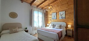 3 bedrooms, iron/ironing board, travel cot, WiFi - Beautiful country house with chill out (AL)