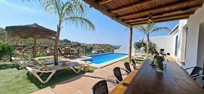 Outdoor dining - Beautiful country house with chill out (AL)