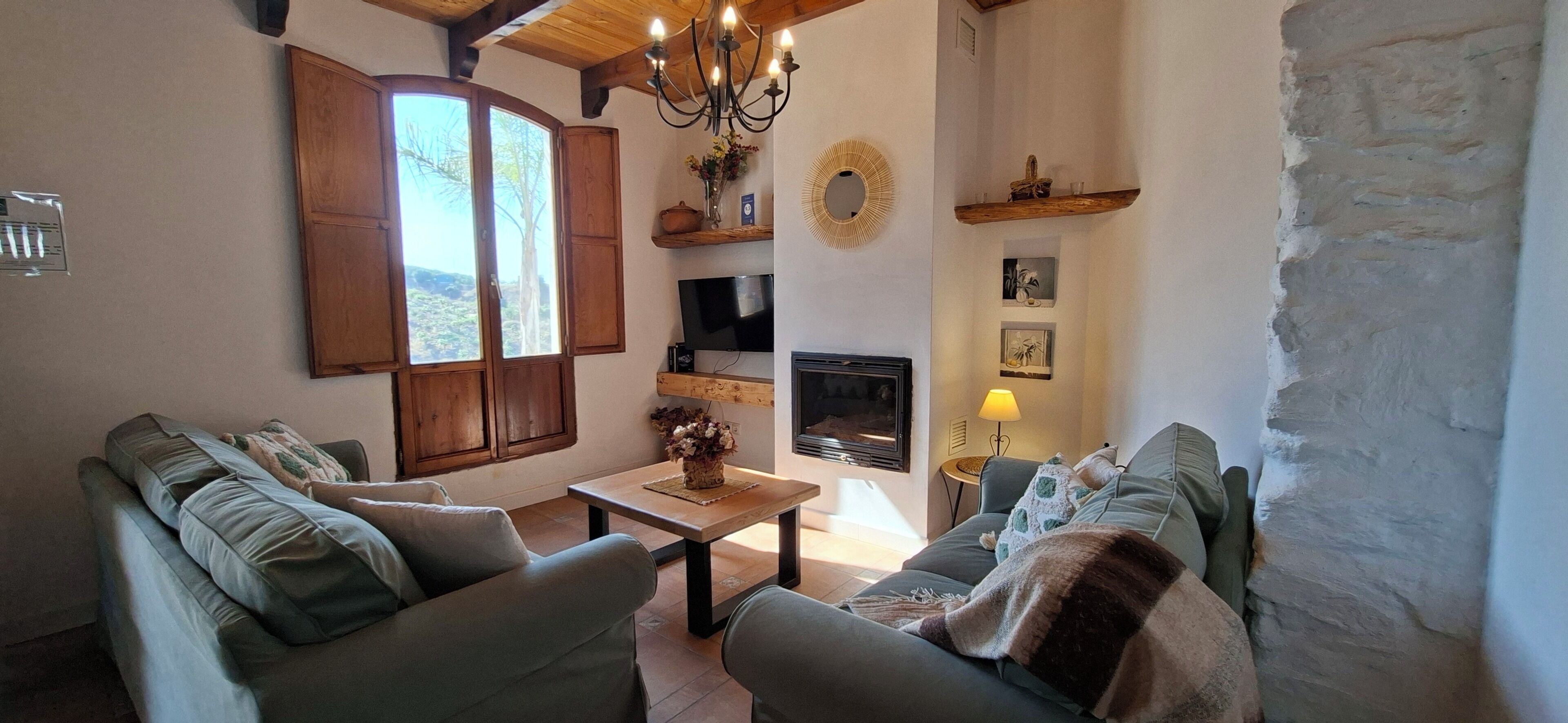 Smart TV, fireplace
