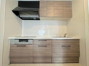 冰箱、微波炉、炉灶、厨具/餐具