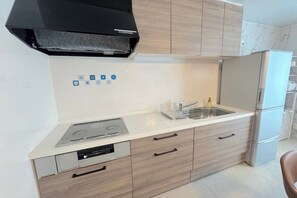 Fridge, microwave, stovetop, cookware/dishes/utensils - Reopening in June 2025 Okinawa Villa Onna 3C  C / Kunigami-gun Okinawa (Kunigami-gun)