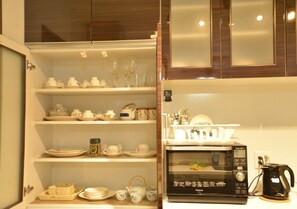 Fridge, microwave, stovetop, cookware/dishes/utensils - Private house  1 minute from JR Nada station  Up - Nada during the trip / Kobe Hyōgo (Kobe)