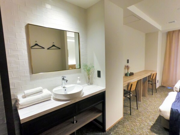 1 bedroom, desk, free WiFi, bed sheets