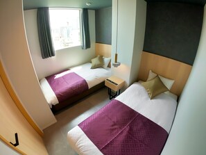 2 室のベッドルーム、デスク、WiFi (無料)、ベッドシーツ