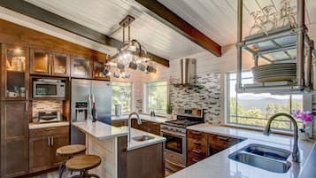 冰箱、微波炉、烤箱、炉灶